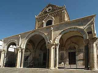 صور Cattedrale di San Pietro, Sessa Aurunca معبد
